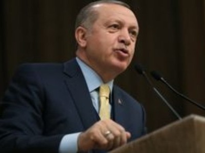 Ο Ερντογάν απειλεί να στείλει τους σύρου...