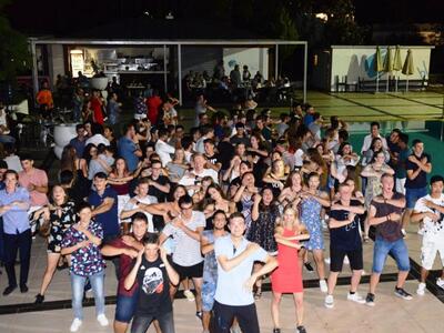 Άφησαν τα τόξα τους και διασκέδασαν