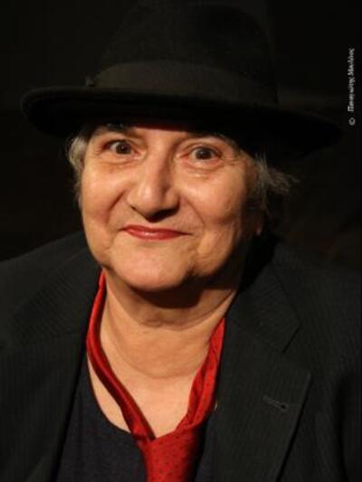 Η συγγραφέας Μίτση Πικραμένου