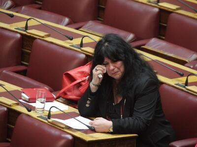 Δάκρυα στη Βουλή για τον Λουκιανό Κηλαηδ...