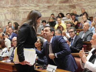 Κωνσταντοπούλου κατά Πρωθυπουργού:Oργιασ...