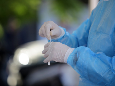 Δείτε πώς θα κάνετε μόνοι σας το rapid test