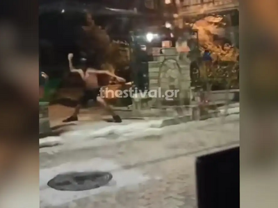 Νεαροί πέταξαν νερόμπομπες σε λεωφορείο ...