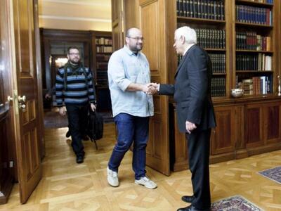 Ενδυματολογική απρέπεια της αντιπροσωπεί...