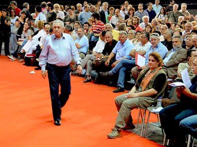 Πέφτουν οι τελευταίες υπογραφές της διάσ...