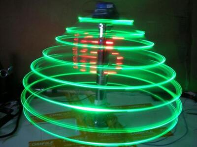 Χριστουγεννιάτικο δέντρο με LED (φωτό: ZedoMax)