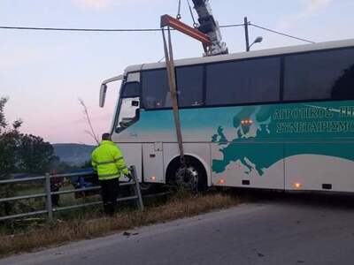  Ιωάννινα: Ατύχημα με λεωφορείο- Λιποθύμ...
