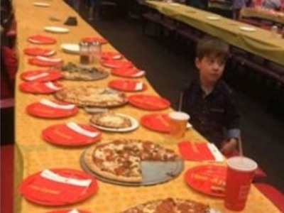 Κάλεσε 32 παιδιά στο πάρτι του και δεν π...