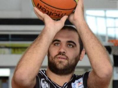 Ο Δημήτρης Λυμπέρης στην οικογένεια του ...