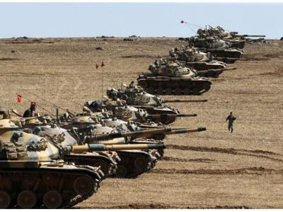 Τουρκικά άρματα μάχης πλησιάζουν τα σύνο...