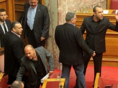 Χρυσή Αυγή: Συριζαίοι φώναζαν το… «Χάιλ Χίτλερ»