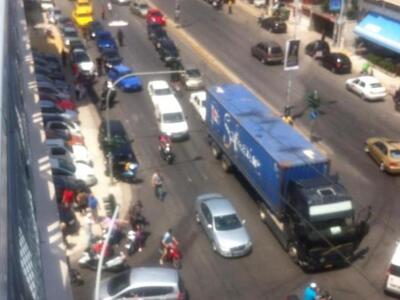 Φρικτό τροχαίο στη Νίκαια: Νταλίκα διαμέ...