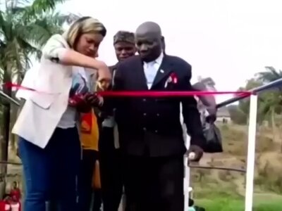 «Επικά» εγκαίνια γέφυρας στο Κονγκό: Κατ...