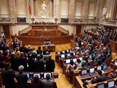 Στους δρόμους και πάλι οι Πορτογάλοι κατ...