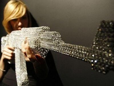 Καλάσνικοφ από διαμάντια