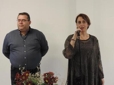 Ο πρόεδρος του συλλόγου με τη σύμβουλο Δ...