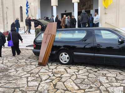 Αγρίνιο: Θρήνος στην κηδεία της αδικοχαμ...