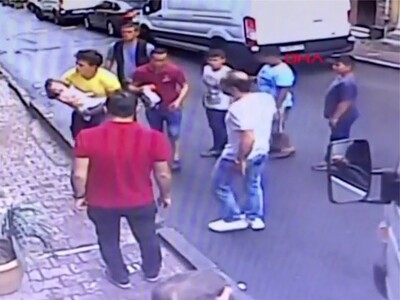 Φοβερό! Έφηβος πιάνει στον αέρα κοριτσάκ...