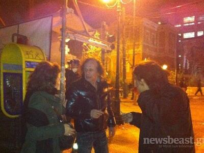 Ο Β. Παπακωνσταντίνου κατέβηκε πλατεία