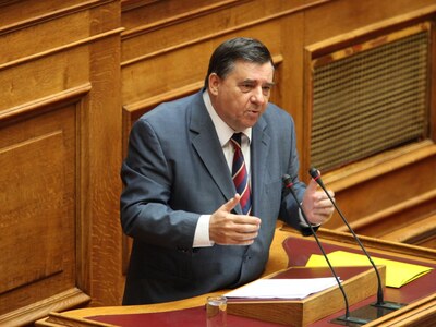 Βολές Καρατζαφέρη κατά των δύο μεγάλων κομμάτων