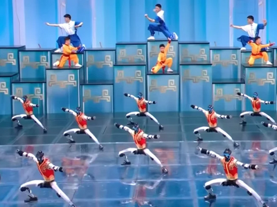 Ανθρωποειδή ρομπότ έκλεψαν την παράσταση...