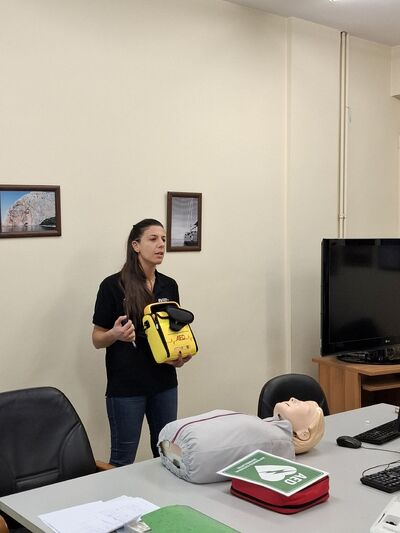 Απέκτησε απινιδωτή η Διεύθυνση Πρωτοβάθμιας Εκπαίδευσης Αχαΐας(ΦΩΤΟ) | Molonoti News