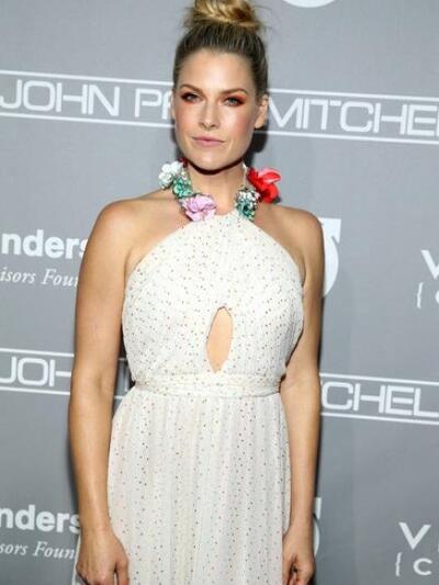 H Aλι Λάρτερ με Monique Lhuillier