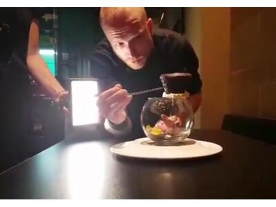 Ένα backstage video του executive chef τ...