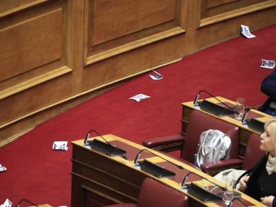 Διαδηλωτές διέκοψαν την ομιλία Μητσοτάκη