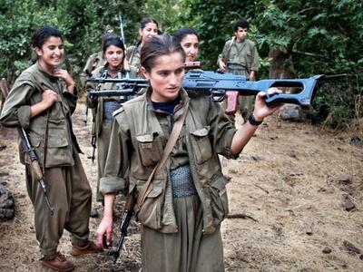 Ο Μίκης Θεοδωράκης εμπνέει τις αντάρτισσ...