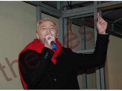 Πάτρα: Ο Τάκης Ζαχαράτος τραγουδά για τα...