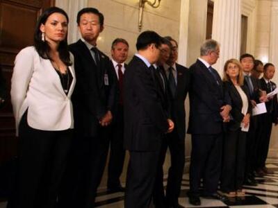 Το μπούστο της Όλγας Κεφαλογιάννη... τρέ...