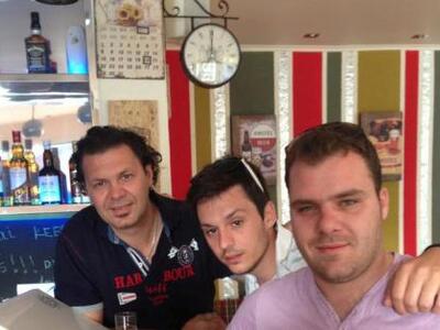 Eλληνική βραδιά στο καφέ μπαρ "Ιoni...