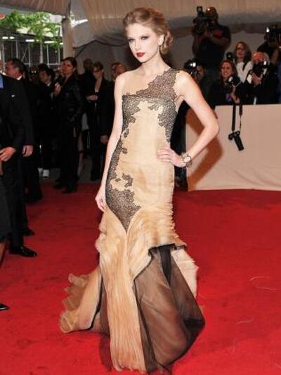 H aylor Swift με J. Mendel