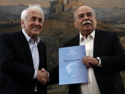 Στον πρόεδρο της Βουλής τα επίσημα αποτε...