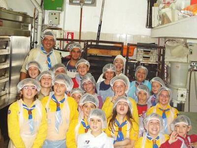 Έπλασαν κουλουράκια τα λυκόπουλα του 1ου...