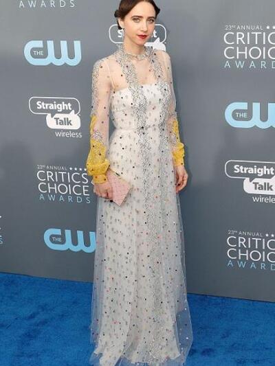 ΖΟΕ ΚΑΖΑΝ ΜΕ VALENTINO