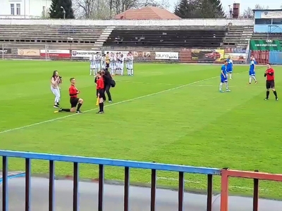 Πρόταση γάμου επόπτη στην επόπτη της άλλ...