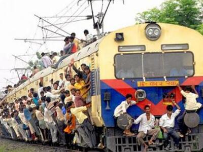 Ελεγκτής πέταξε στις ράγες 32χρονη επειδ...