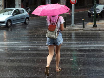 Καιρός: Βροχές και καταιγίδες με πιθανότ...