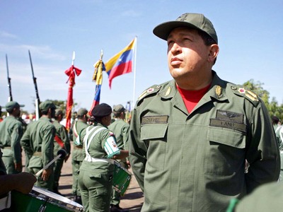 Ο Τσάβες αναθεωρεί τους δεσμούς με το Βατικανό 