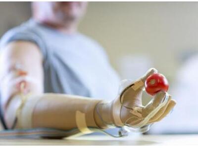 Το πρώτο χέρι που αισθάνεται - Ρεαλιστική αφή