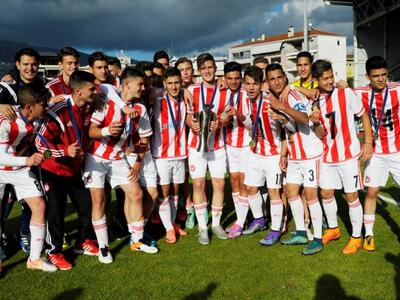 Ποδόσφαιρο: Πρωταθλητής στους νέους(Κ-15...