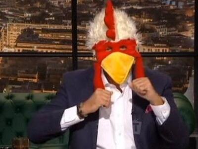 Γιώργος Λιάγκας: Ντύθηκε... κότα για να ...