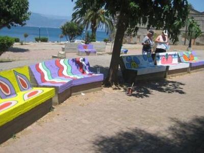 Αίγιο: Πολύχρωμη και ΑΓΑΦΡΟΝική η πλατεί...