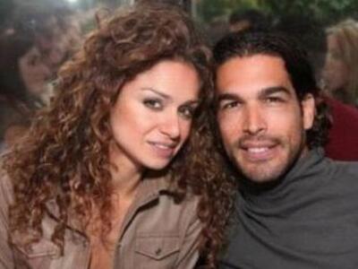 Ο Νίκος Αναδιώτης φιλάει τρυφερά την κοι...