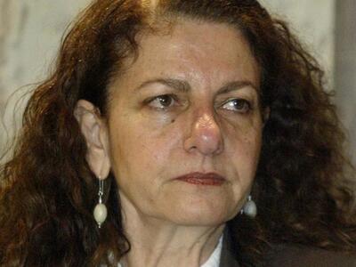 Η Εμανουέλ Κολάς εκδίδει στα γαλλικά βιβ...