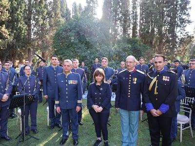 Προεδρικό Μέγαρο: Πλήθος κόσμου στη χρισ...