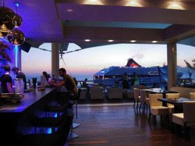 Ρεβεγιόν στο Deck! 