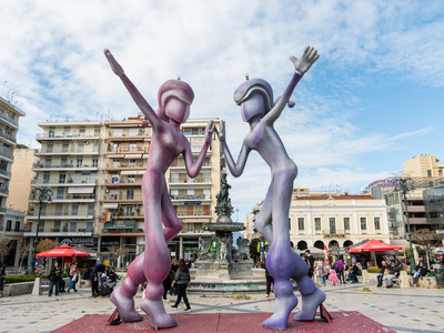 Πάτρα: Δεσπόζει στην πλατεία Γεωργίου Α΄...